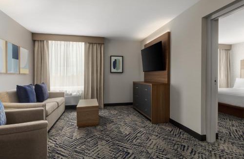 Chatham-Kent Hotel | Candlewood Suites Chatham South by IHG