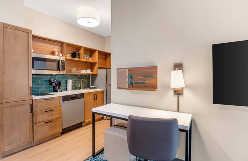 Bermuda Hotel | Candlewood Suites Chester Richmond by IHG