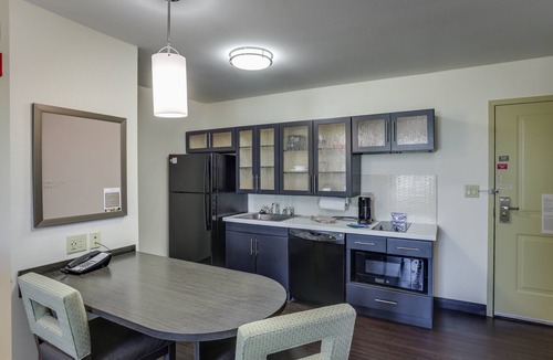 College Station Hotel | Candlewood Suites College Station At University by IHG