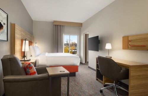Deer Park Hotel | Candlewood Suites Deer Park by IHG