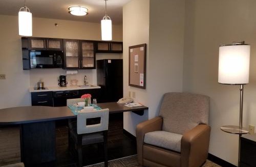 East Syracuse Hotel | Candlewood Suites - East Syracuse - Carrier Circle by IHG