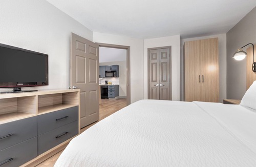 College Park Hotel | Candlewood Suites Houston (The Woodlands) by IHG