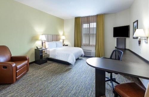 Houston Hotel | Candlewood Suites Houston - Spring by IHG