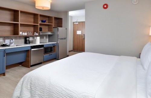 Joliet Hotel | Candlewood Suites - Joliet Southwest by IHG