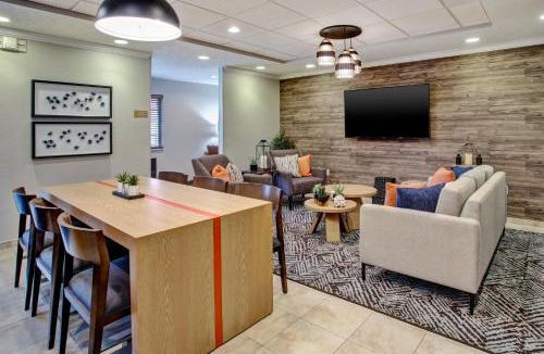 Kenosha Hotel | Candlewood Suites Kenosha - Pleasant Prairie by IHG