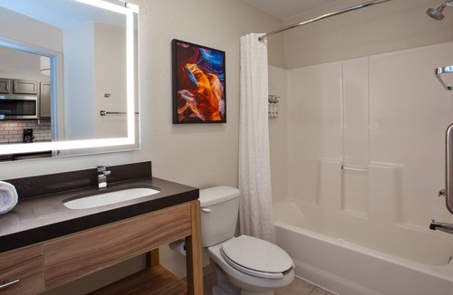 Kenosha Hotel | Candlewood Suites Kenosha – Pleasant Prairie by IHG