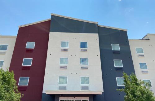 La Porte Hotel | Candlewood Suites La Porte by IHG