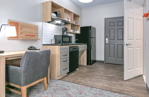 Lake Jackson Hotel | Candlewood Suites Lake Jackson Clute by IHG
