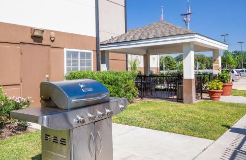 Lake Jackson Hotel | Candlewood Suites Lake Jackson by IHG