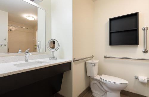 Lenexa Hotel | Candlewood Suites Lenexa - Overland Park Area by IHG