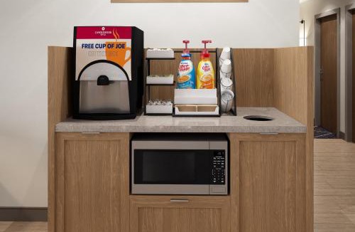 White Oaks Hotel | Candlewood Suites London South by IHG