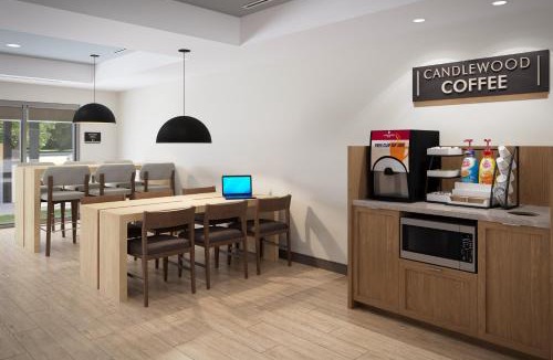 White Oaks Hotel | Candlewood Suites London South by IHG