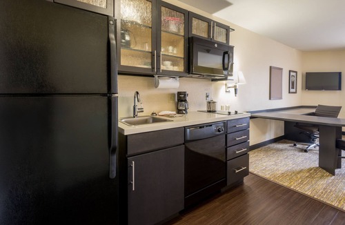 Del City Hotel | Candlewood Suites Midwest City by IHG