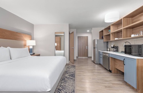 Navasota Hotel | Candlewood Suites Navasota by IHG