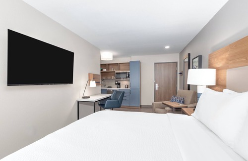 Navasota Hotel | Candlewood Suites Navasota by IHG