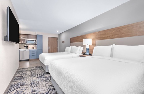 Navasota Hotel | Candlewood Suites Navasota by IHG