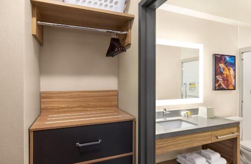 Navasota Hotel | Candlewood Suites Navasota by IHG