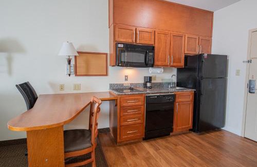 New Iberia Hotel | Candlewood Suites New Iberia by IHG