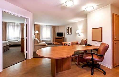 Pearland Hotel | Candlewood Suites Pearland by IHG