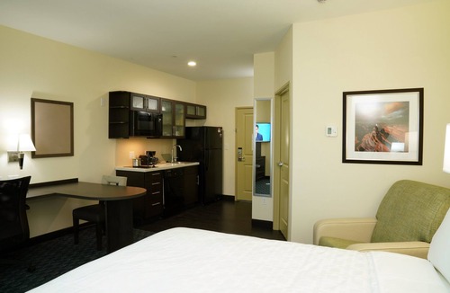 Plano Hotel | Candlewood Suites Plano North by IHG