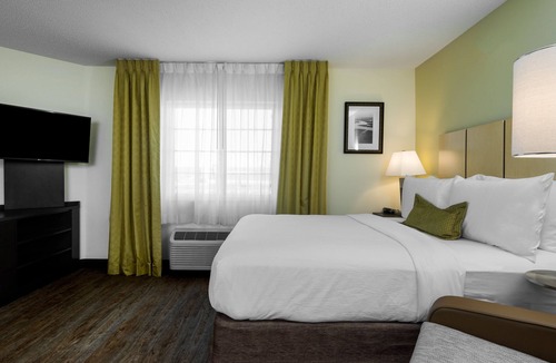Crabtree Hotel | Candlewood Suites Raleigh Crabtree, an IHG Hotel