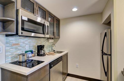 Richmond Hotel | Candlewood Suites Richmond - West Broad by IHG
