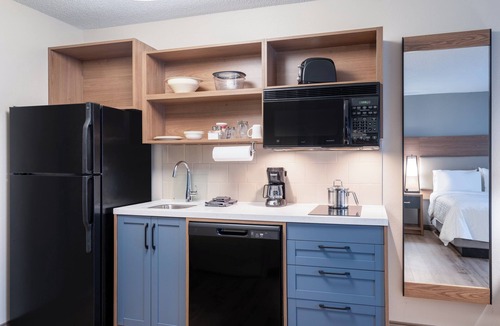 Rockford Hotel | Candlewood Suites Rockford by IHG
