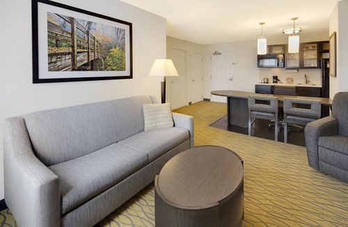 Rogers Hotel | Candlewood Suites Rogers/Bentonville by IHG