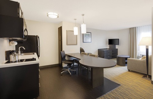 Rogers Hotel | Candlewood Suites Rogers/Bentonville by IHG