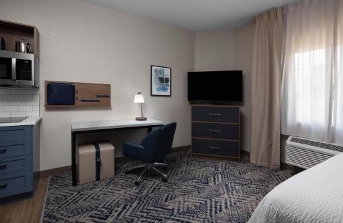 St. Robert Hotel | Candlewood Suites St. Robert by IHG