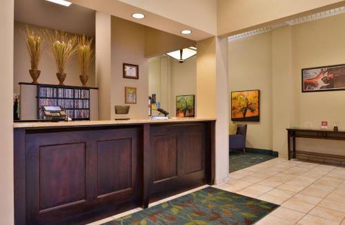 Downtown Hotel | Candlewood Suites Terre Haute by IHG