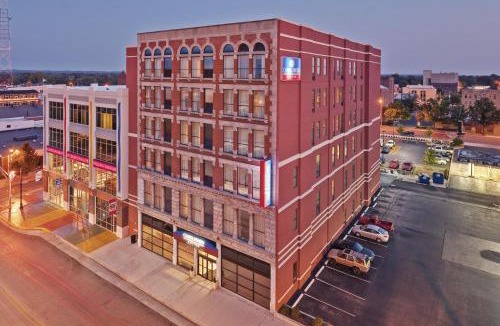 Downtown Hotel | Candlewood Suites Terre Haute by IHG