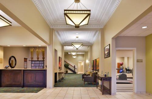 Downtown Hotel | Candlewood Suites Terre Haute by IHG