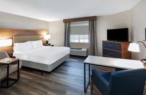 Topeka Hotel | Candlewood Suites - Topeka West by IHG