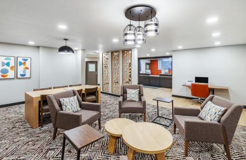Topeka Hotel | Candlewood Suites - Topeka West by IHG