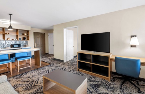 Victoria Hotel | Candlewood Suites VICTORIA by IHG