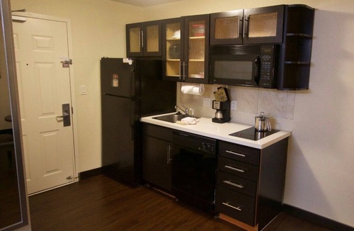 Little Rock Hotel | Candlewood Suites West Little Rock by IHG