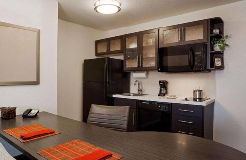 Wichita Hotel | Candlewood Suites Wichita Airport by IHG