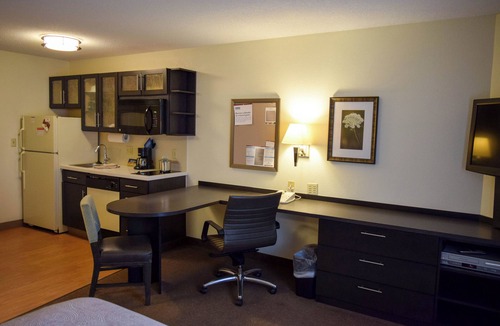 Wichita Hotel | Candlewood Suites Wichita Airport by IHG