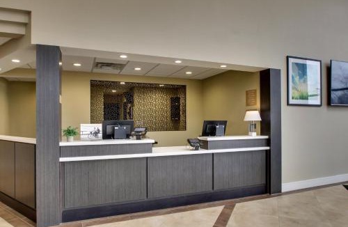 Wichita Hotel | Candlewood Suites - Wichita East by IHG