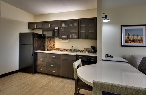 Wichita Hotel | Candlewood Suites Wichita East by IHG