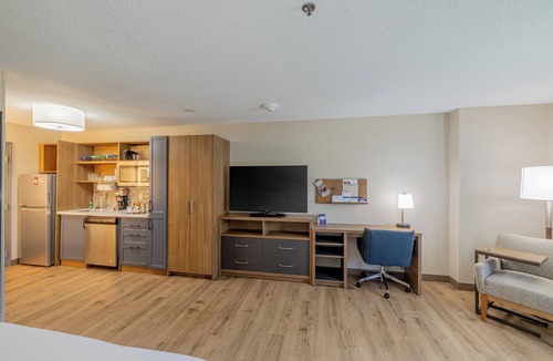 Wichita Hotel | Candlewood Suites Wichita Northwest by IHG
