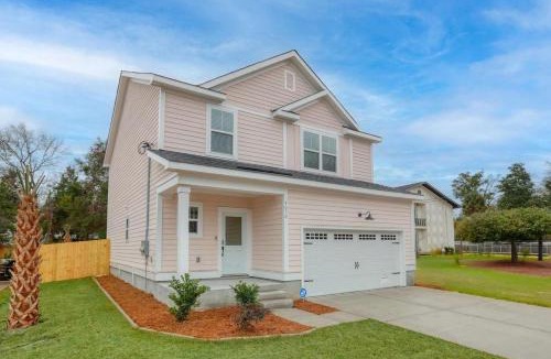 North Charleston House | Candy Cloud- Pool- Park Circle, mins to Dtwn