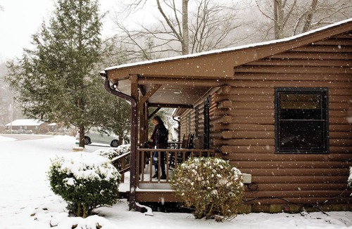 Burnsville Cabin | Cane River Cabin direct river front 3 bedroom 2 bath cabin.