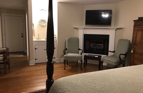 Alcorn State Bed & Breakfast | Canemount Plantation Inn