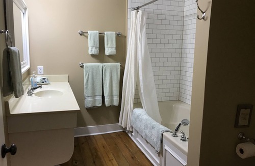 Alcorn State Bed & Breakfast | Canemount Plantation Inn