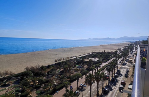 La Jetee Apartment | Canet: Air-conditioned apartment for 6 with sea view, garage, WIFI