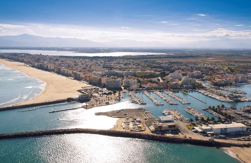 La Jetee Apartment | Canet: Air-conditioned apartment for 6 with sea view, garage, WIFI