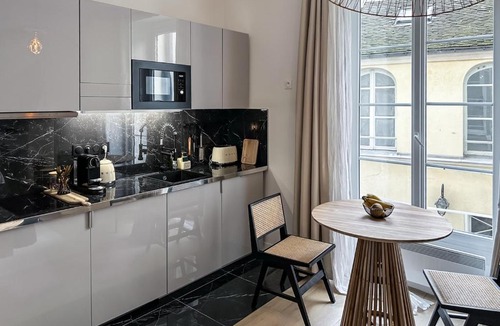 6th Arrondissement Apartment | Canettes Deluxe Apartment