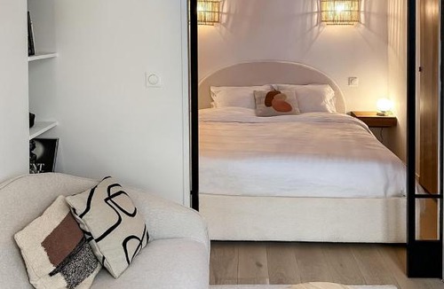 6th Arrondissement Apartment | Canettes Deluxe Apartment